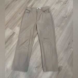 Abercrombie & Fitch The 90’s Straight Ultra High Rise - Size 29/8, extra short.